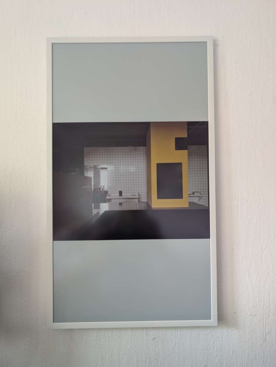 Photo of the frame displaying an image