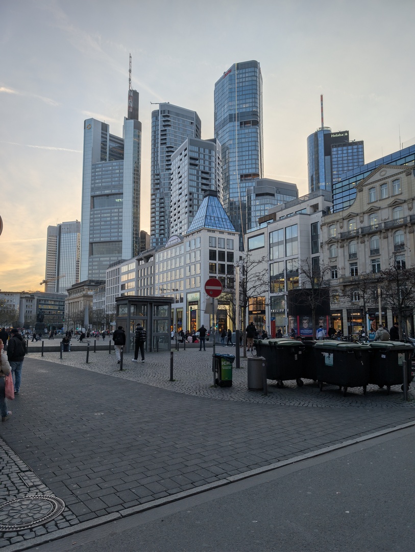 Image of Goetheplatz and Frankfurt skyline, unprocessed