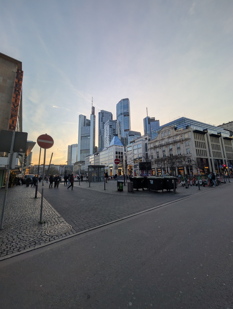 Image of Goetheplatz and Frankfurt skyline, wide angle, unprocessed